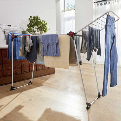Corde à linge avec tiges télescopiques