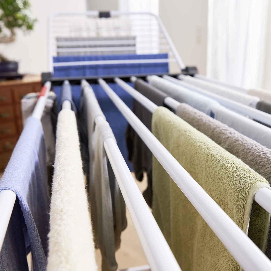 Corde à linge avec tiges télescopiques